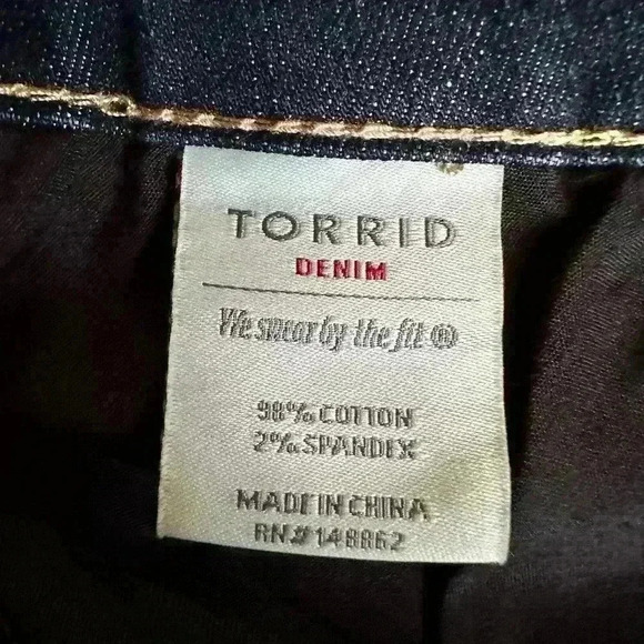 Torrid Women's Size 20 Raw Hem Cutoff Denim Shorts Dark Wash High Rise Plus Size - Picture 5 of 9